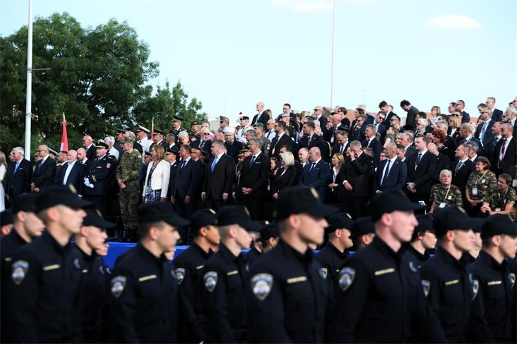 Slika /Ministar Šipić - fotografije/VRO 1.jpg